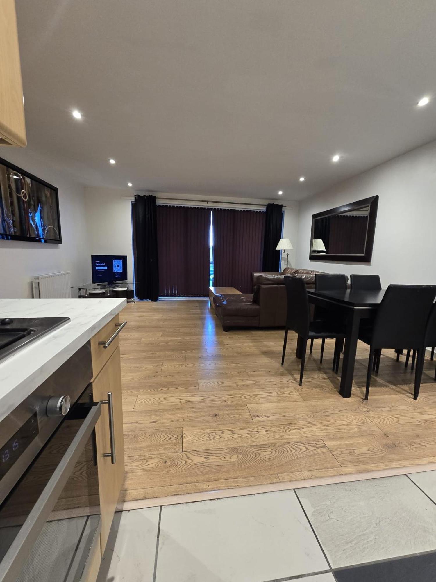 Ocean Wharf Apartment *